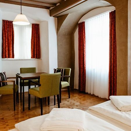 רוטנבורג אוב דר טאובר Hotel-Gasthof Goldener Greifen מראה חיצוני תמונה